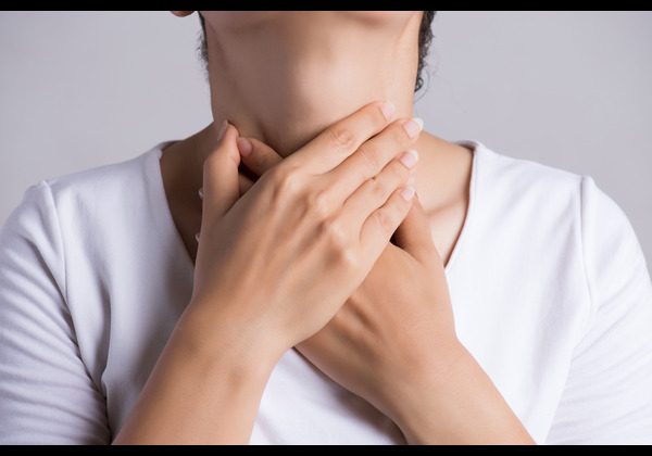 Save Your Life By Knowing These 6 Signs of Throat Cancer