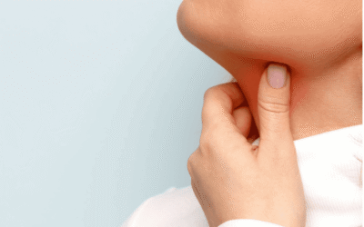 How to Tell Tonsillitis From a Peritonsillar Abscess